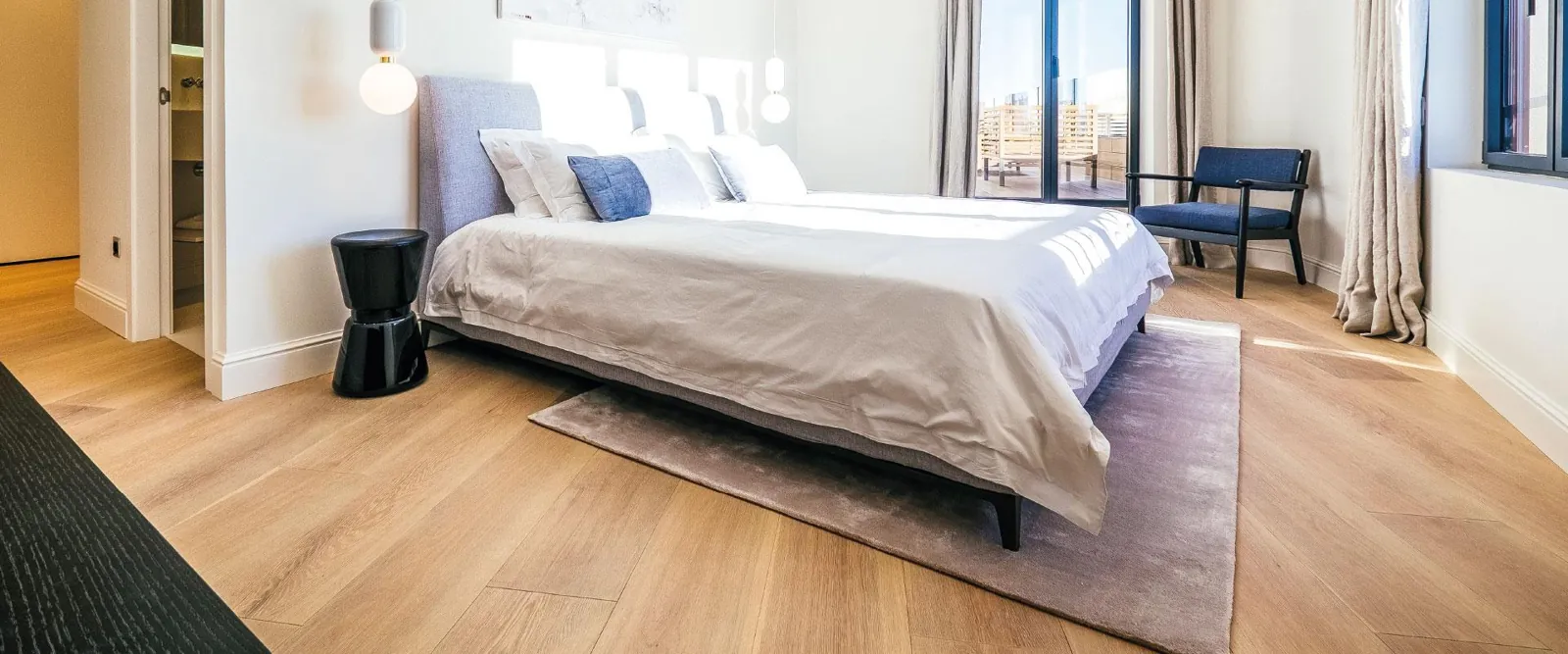 Chambre avec parquet en chêne Labor Legno Carpazi