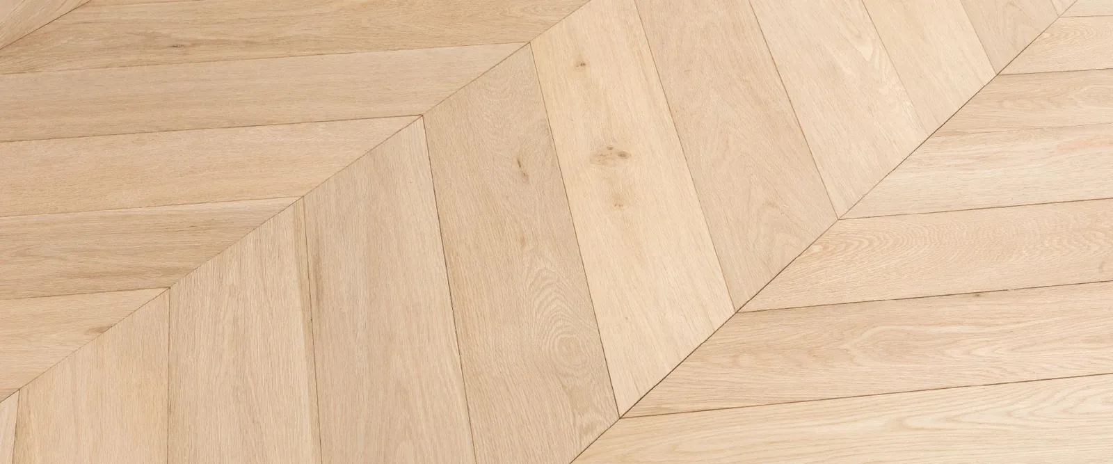 Parquet en chêne Labor Legno Spina Ungherese 45° posé en point de Hongrie